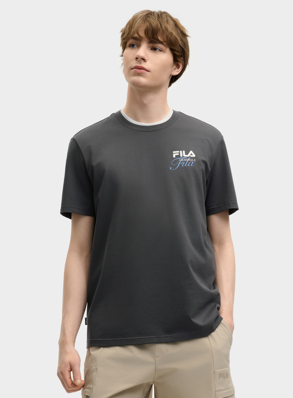 FILA CORE LIFESTYLE ORIGINALE DREAMS ON THE COURT Men Short Sleeves T-Shirt (Grey / Light Blue / White)