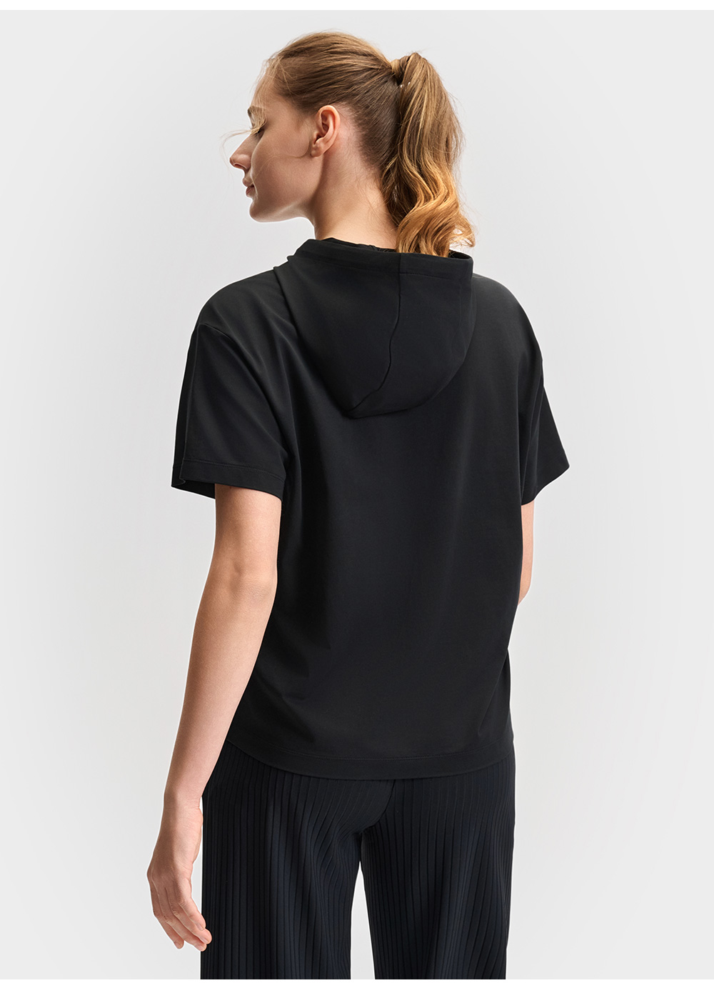 FILA CORE ATHLETICS FILA-FIT ARTE ELEGANTE Women Short Sleeve Top with Hood (Black)