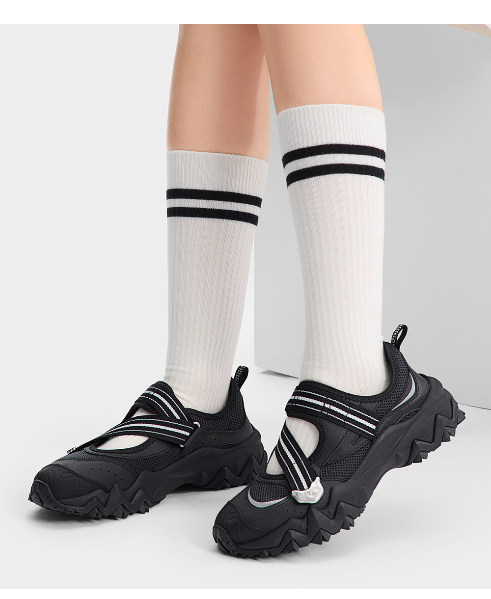 FILA CORE FASHION OAKMONT Women Sandals (Black / White)