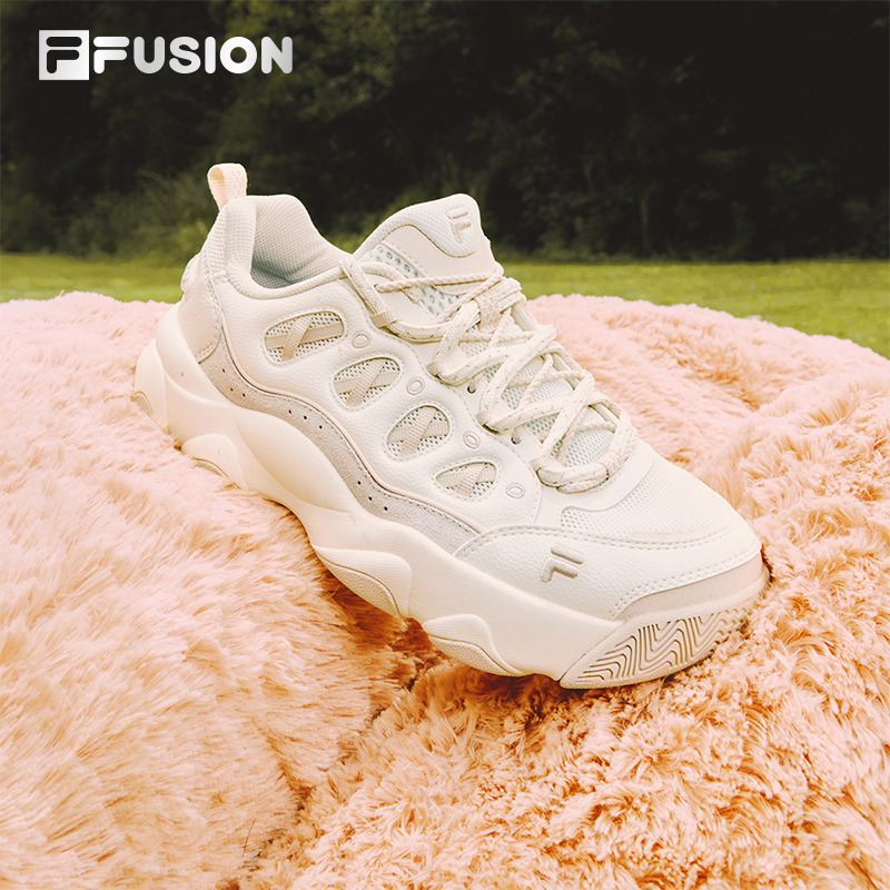 FILA FUSION WATERBEAR Women Sneakers (Black/White)