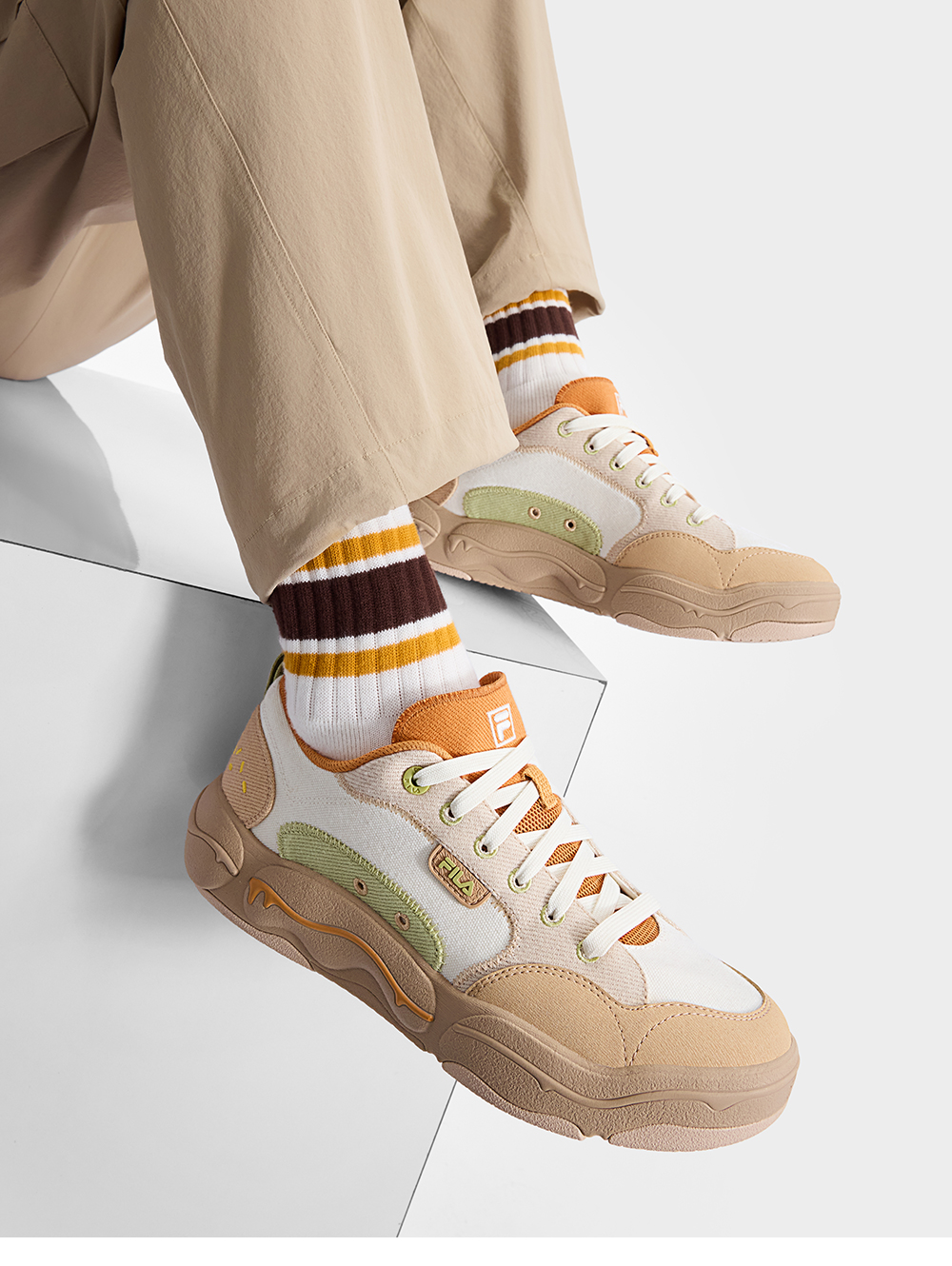 FILA CORE FASHION BURGER Men Canvas Shoes (Yellow / White)