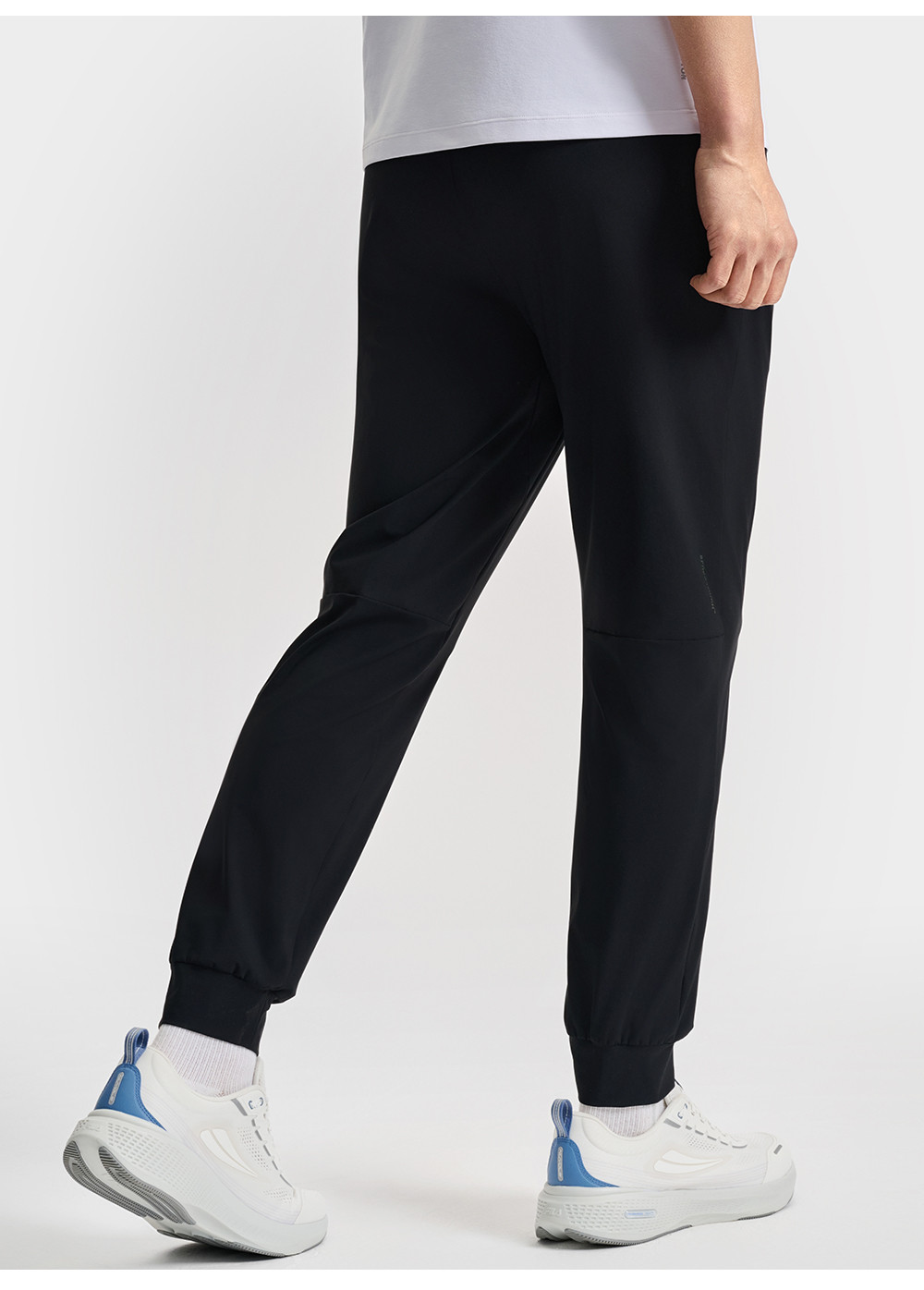 FILA CORE ATHLETICS FITNESS MEN ARTE ELEGANTE Men Knit Pants (Black)
