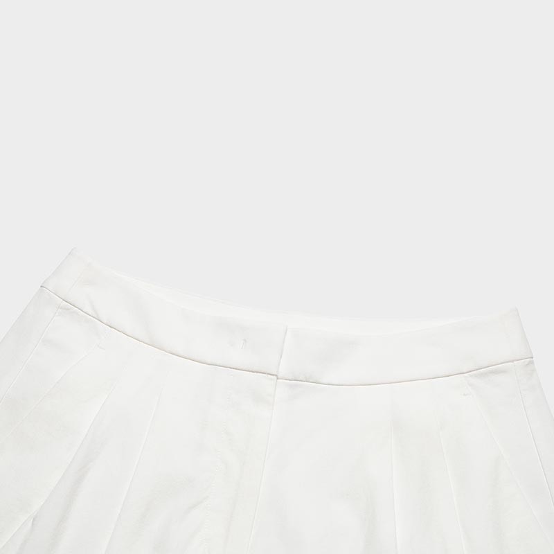FILA CORE LIFESTYLE WHITE SPORTY & LUXURIOUS Women Woven Shorts (White)