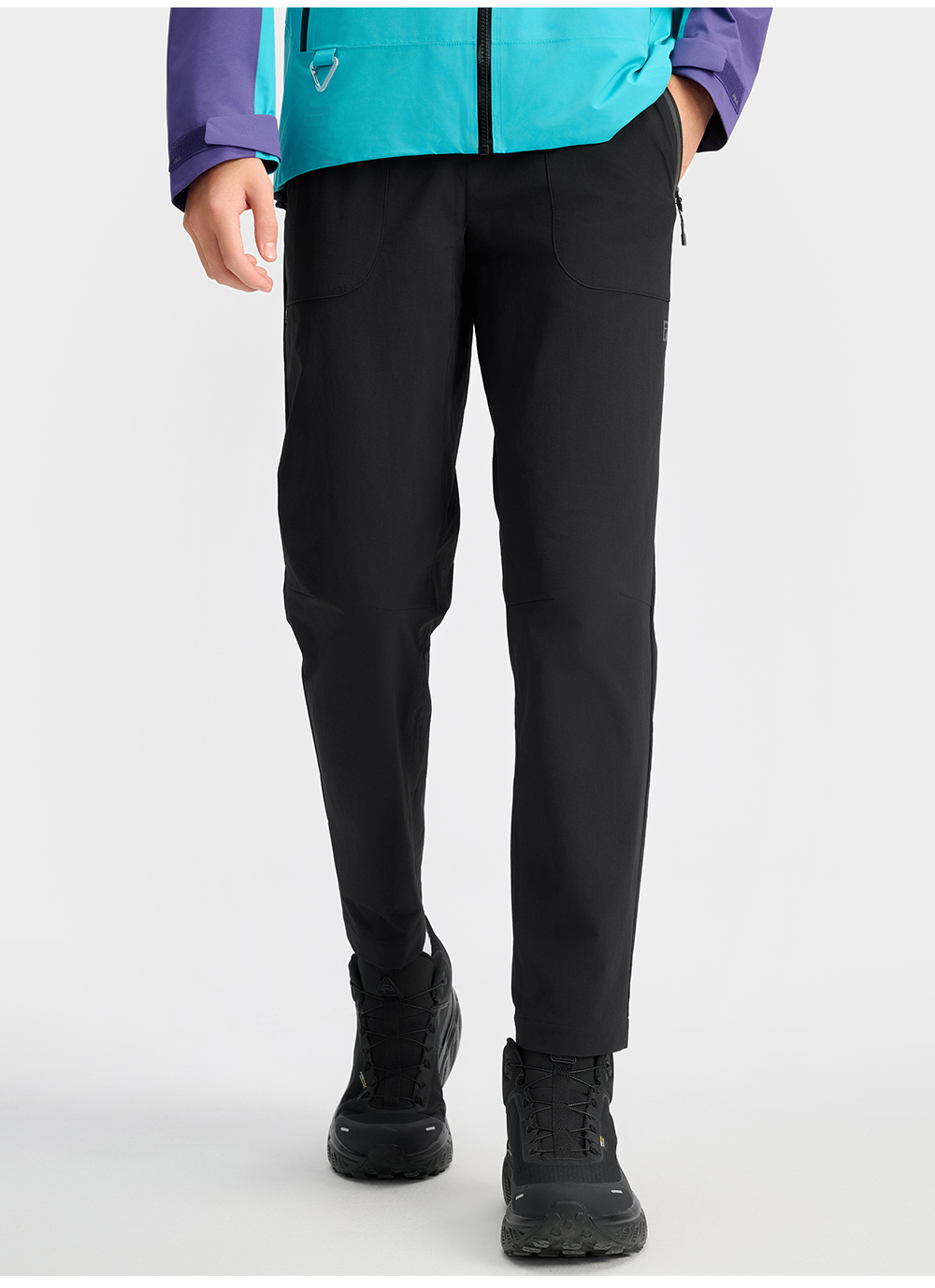 FILA CORE ATHLETICS EXPLORE X DUNHUANG MUSEUM Men Woven Pants (Black)
