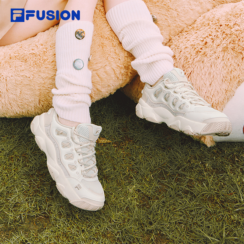 FILA FUSION WATERBEAR Women Sneakers (Black/White)