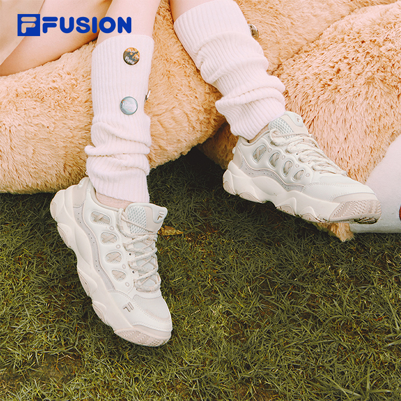 FILA FUSION WATERBEAR Women Sneakers (Black/White)