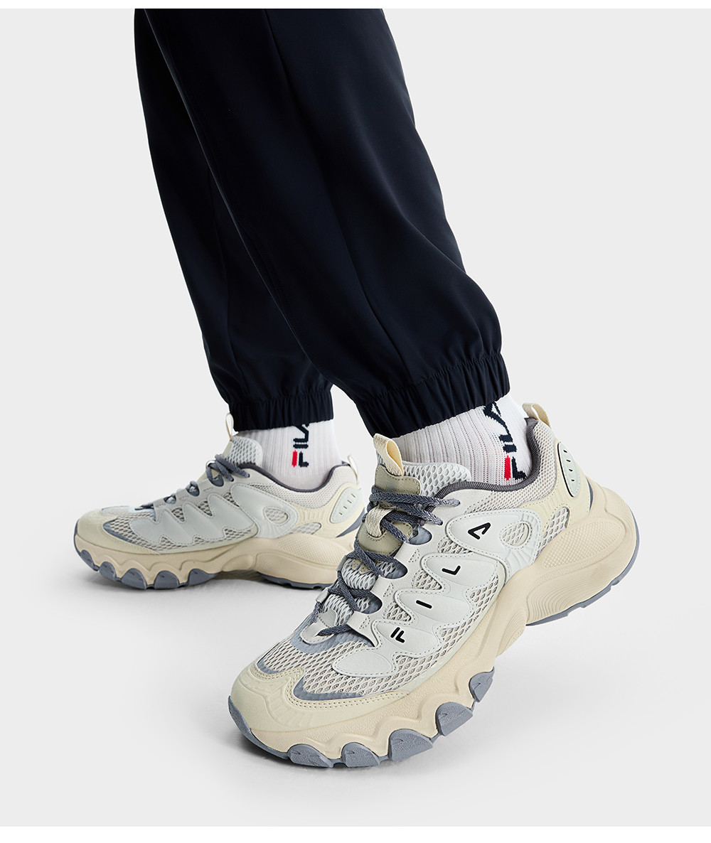 FILA CORE FASHION TRUFFLE Men Sneakers (Black / White)