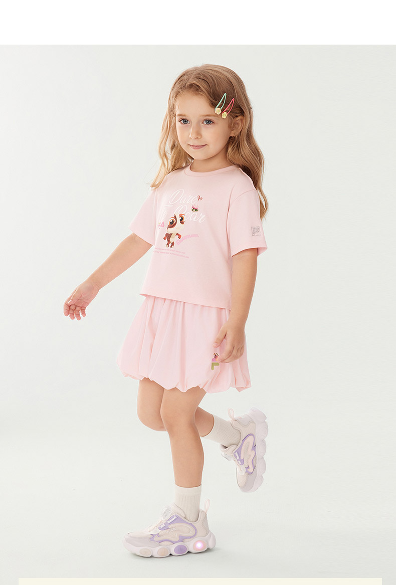 (105 - 130cm) FILA KIDS x GIGANTOSAURUS ORIGINALE Girl's Short Sleeve T-Shirt in Pink