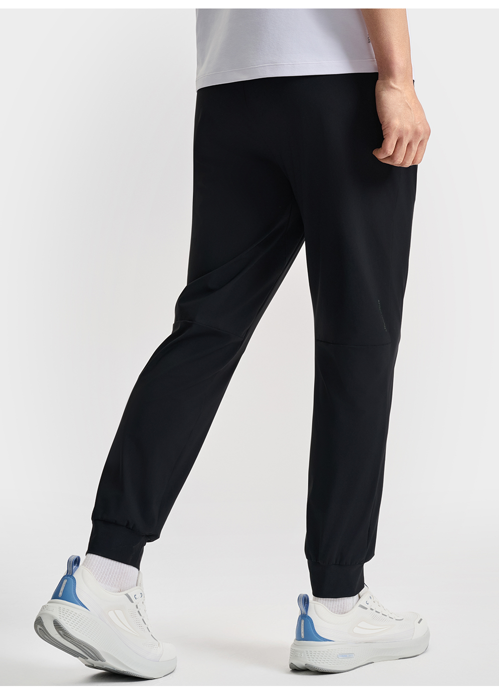 FILA CORE ATHLETICS FITNESS MEN ARTE ELEGANTE Men Knit Pants (Black)