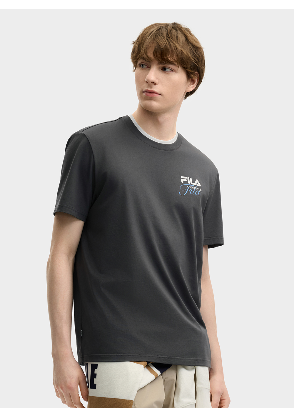 FILA CORE LIFESTYLE ORIGINALE DREAMS ON THE COURT Men Short Sleeves T-Shirt (Grey / Light Blue / White)