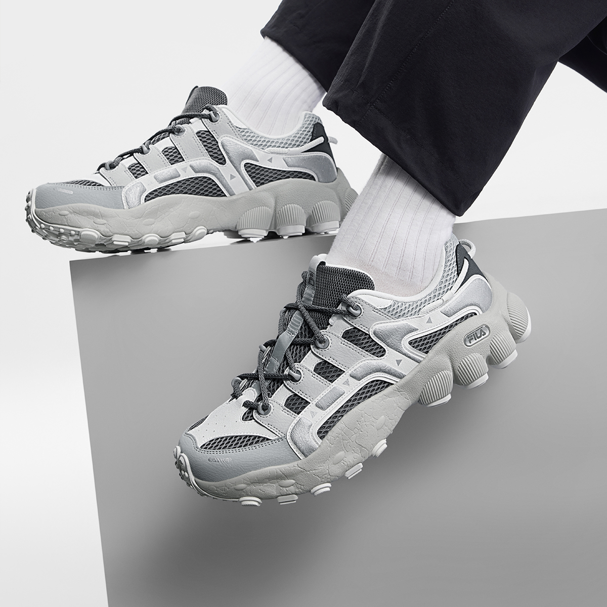 FILA MEN'S ORIGINALE PILA Shoes
