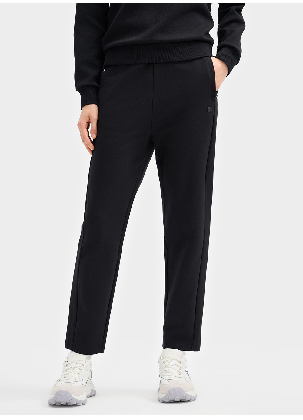 FILA CORE LIFESTYLE WHITE MILAN DESIGN WEEK Women Knit Pants (Black)