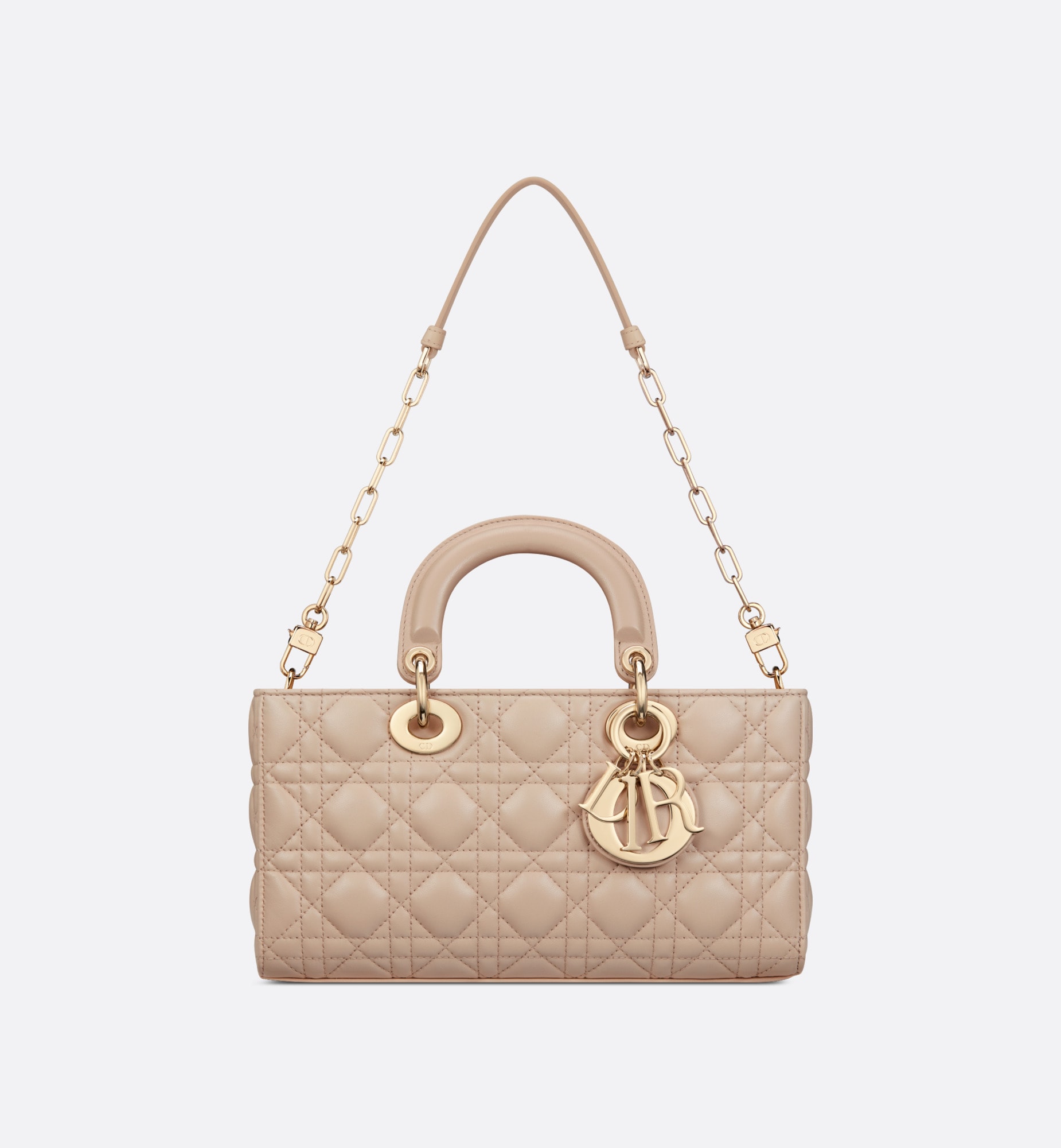 スターと同じバッグが欲しい？佐藤晴美さん、富岡佳子さん愛用している同項 のLADY D-JOY ミディアムバッグ！雑誌掲載で大人気！