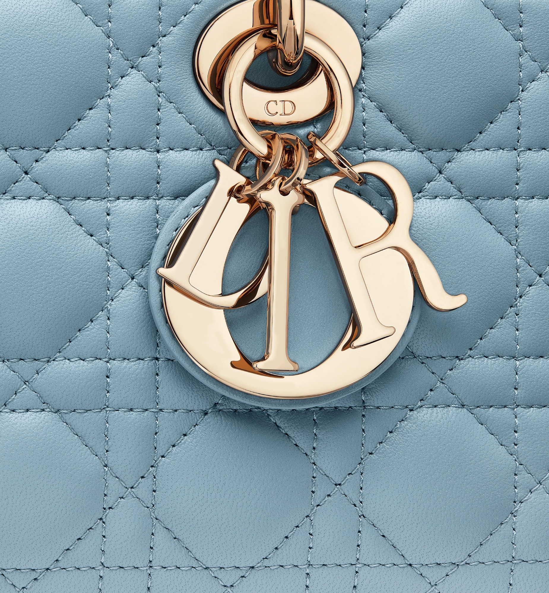 スターと同じバッグが欲しい？佐藤晴美さん、富岡佳子さん愛用している同項 のLADY D-JOY ミディアムバッグ！雑誌掲載で大人気！