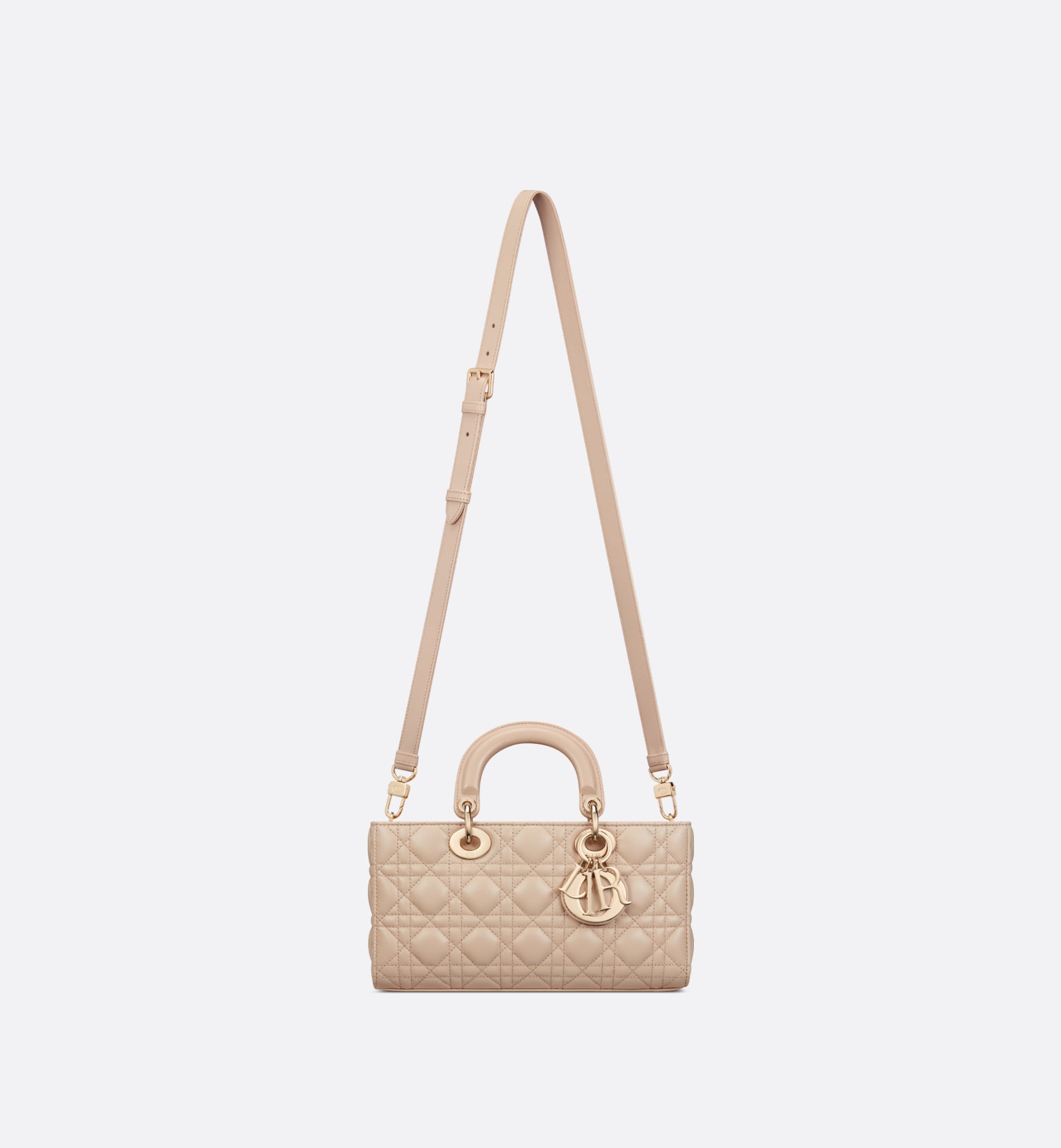 スターと同じバッグが欲しい？佐藤晴美さん、富岡佳子さん愛用している同項 のLADY D-JOY ミディアムバッグ！雑誌掲載で大人気！