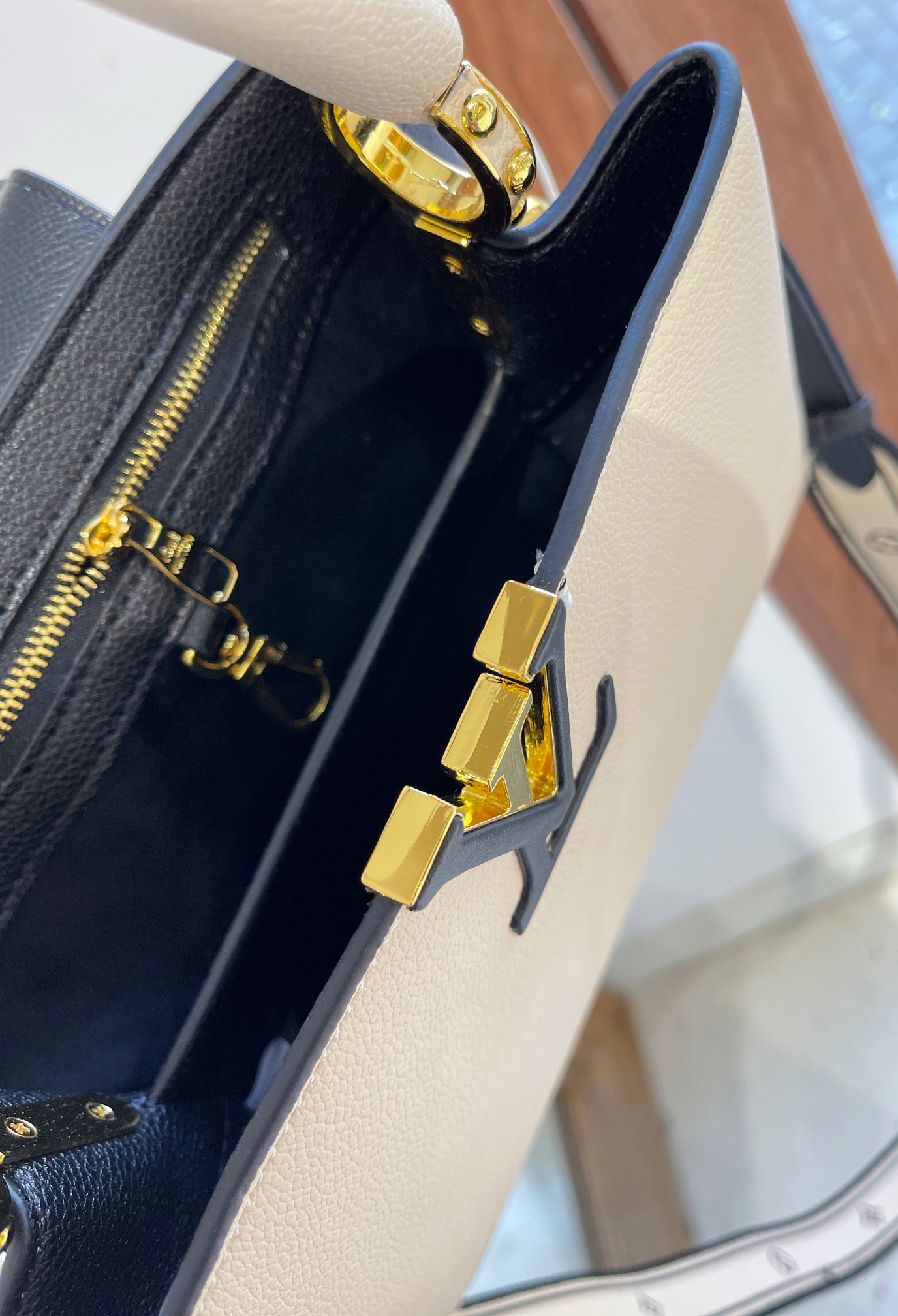 【入手困難★完売前に】LOUIS VUITTON Capucines貴婦人バッグ