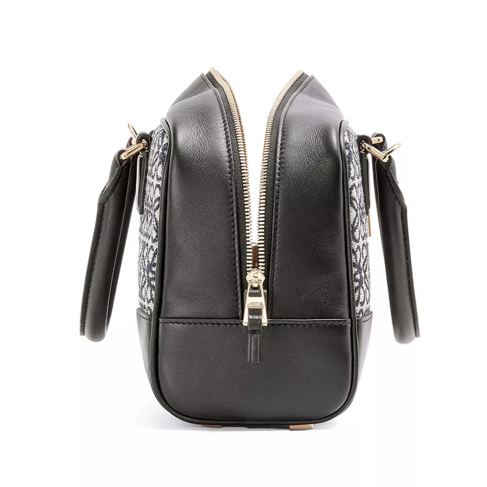 【LOEWE】OGGI雑誌掲載！泉里香さんも着用！アマソナ23 バッグ アナグラム 3WAY アナグラム-BUYMA