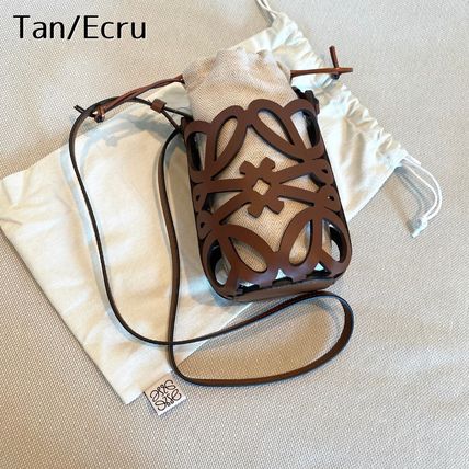 最旬LOEWE アナグラムカットアウト ポケット