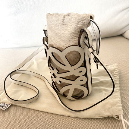 最旬LOEWE アナグラムカットアウト ポケット