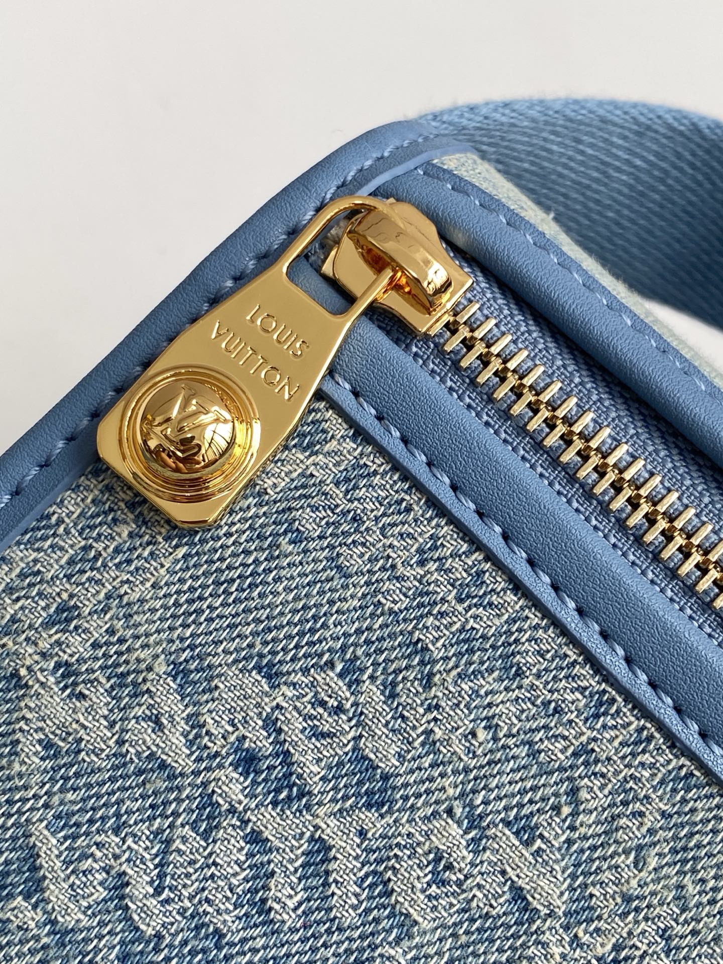 【コンパクトで使いやすい♪】LOUIS VUITTON★ショルダーバッグ