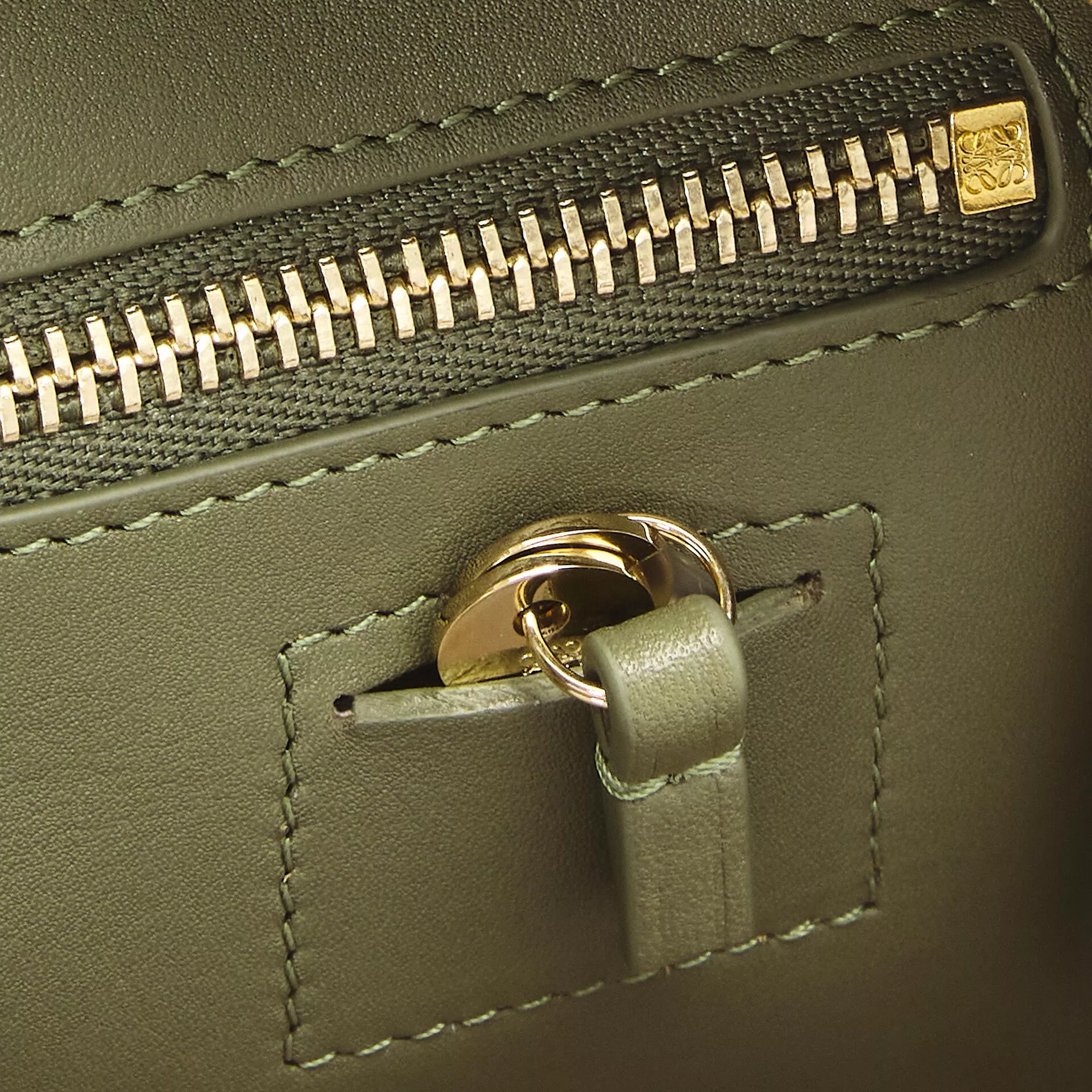 【LOEWE】OGGI雑誌掲載！泉里香さんも着用！アマソナ23 バッグ アナグラム 3WAY アナグラム-BUYMA