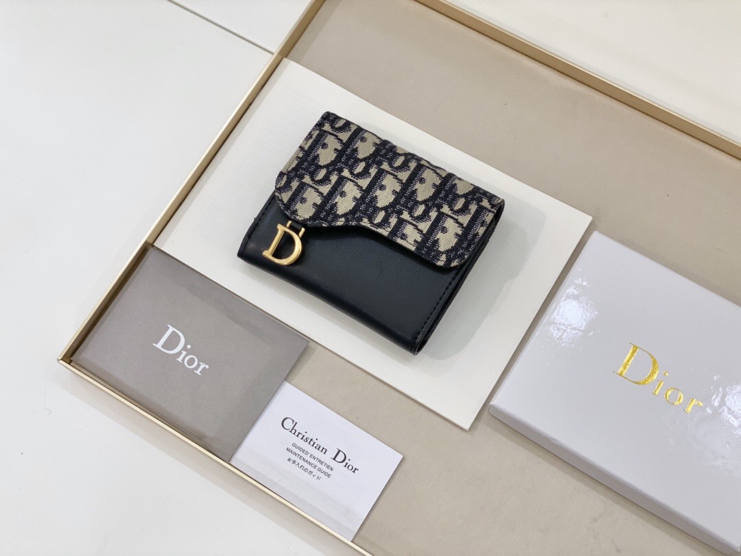 《定番人気♪ギフトにも☆》DIOR 折りたたみ財布-BUYMA