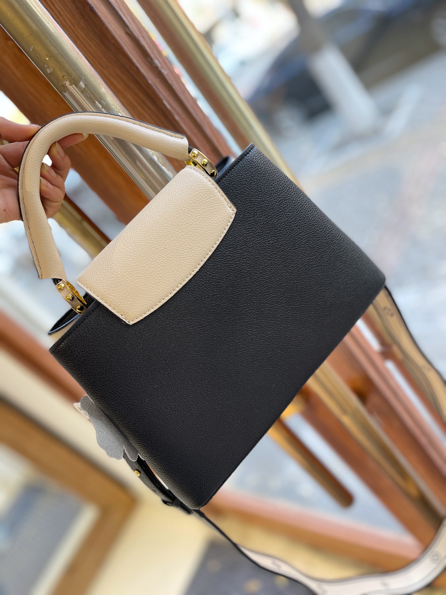 【入手困難★完売前に】LOUIS VUITTON Capucines貴婦人バッグ