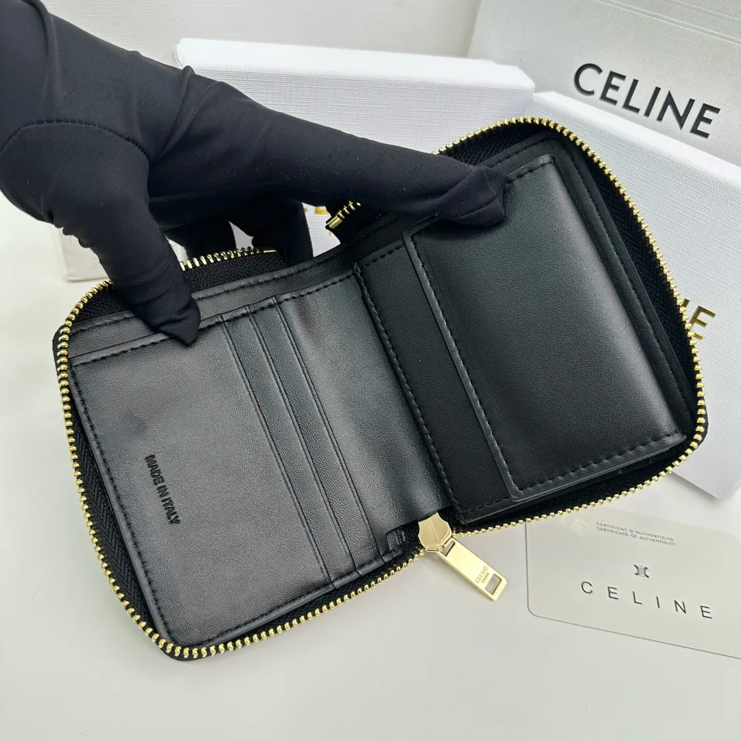 CELINE【入手困難】TRIOMPHE CUIRコンパクトファスナー財布 ★全色★