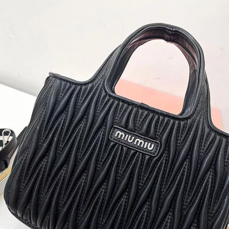 【MIUMIU】ハンドバッグブラック