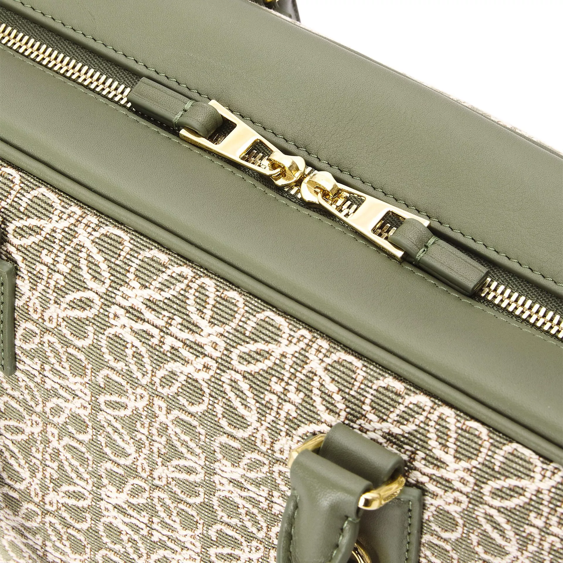 【LOEWE】OGGI雑誌掲載！泉里香さんも着用！アマソナ23 バッグ アナグラム 3WAY アナグラム-BUYMA