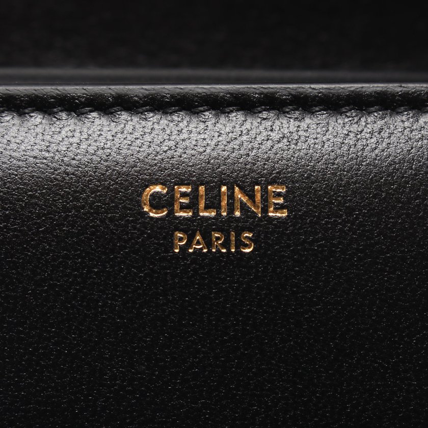 【CELINE】国内即発トリオンフ 三つ折り財布 バッグにもすっきり【財布】