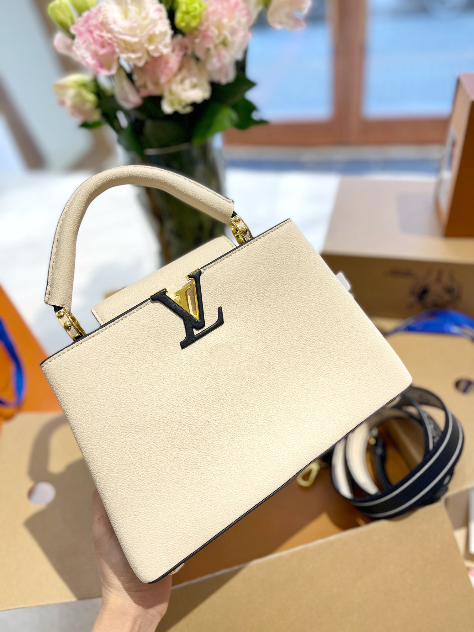 【入手困難★完売前に】LOUIS VUITTON Capucines貴婦人バッグ