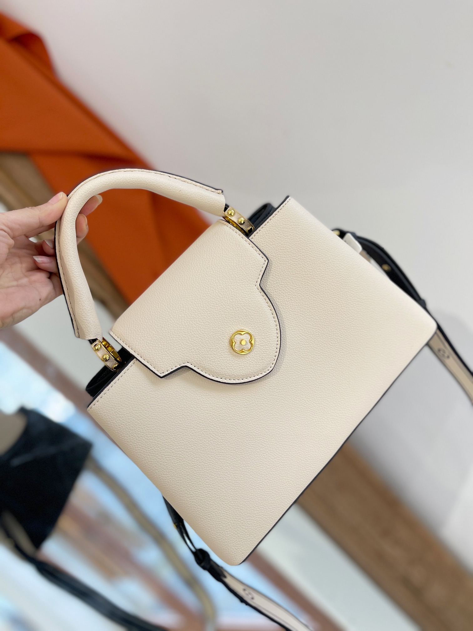 【入手困難★完売前に】LOUIS VUITTON Capucines貴婦人バッグ