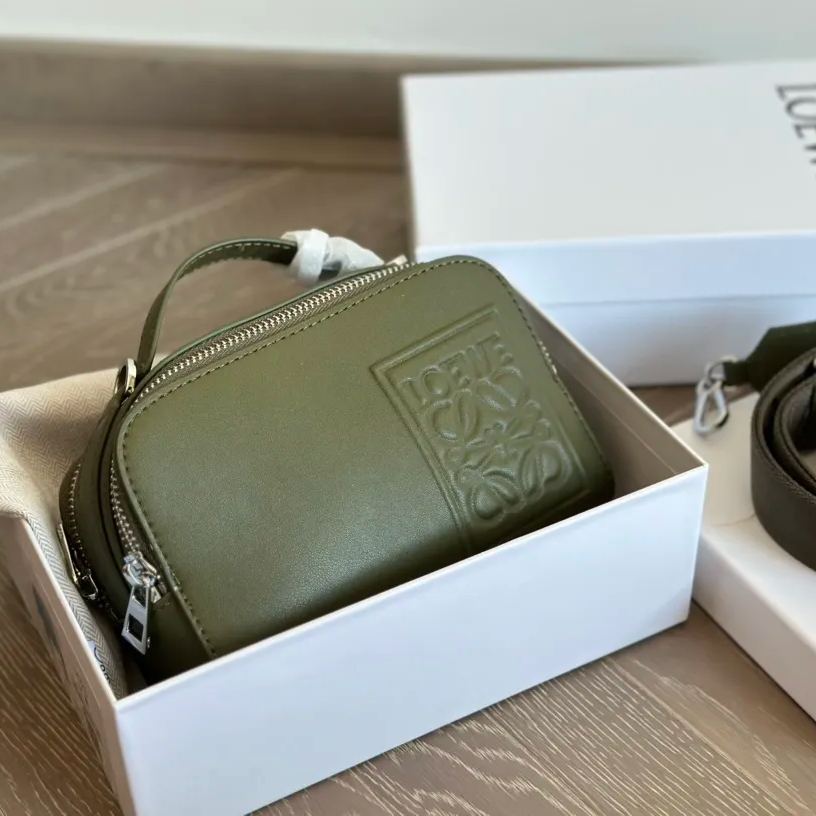 【LOEWE】カメラ クロスボディバッグ ミニ サテンカーフ