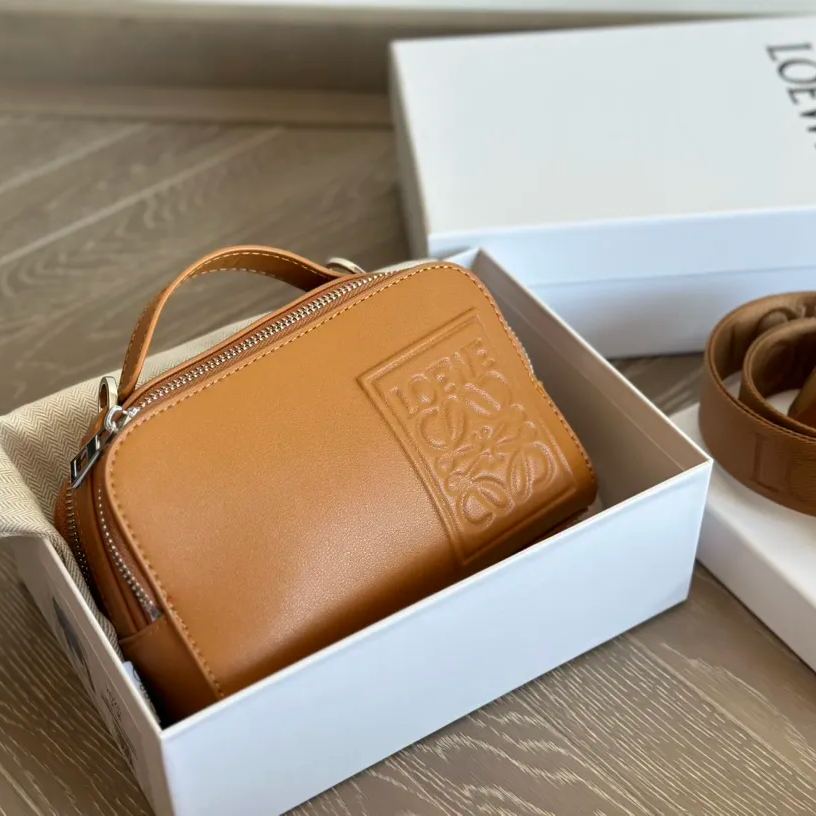 【LOEWE】カメラ クロスボディバッグ ミニ サテンカーフ