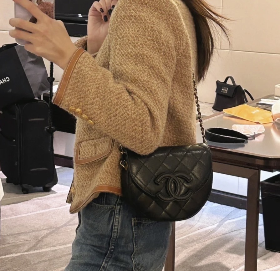 【合わせやすい】CHANEL スモール メッセンジャー バッグ