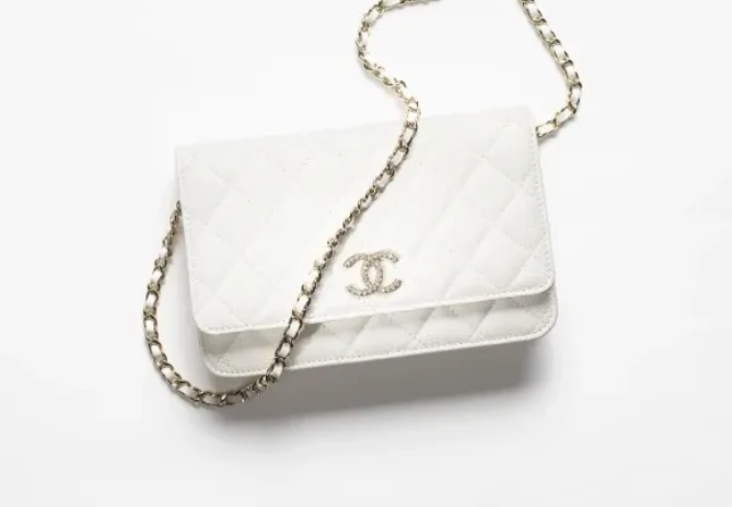 Chanel限定のシャネルウォレットを23800円+【無料】スクエアサングラスで400セット限定販売! 数量限定、期間限定の特別オファー!