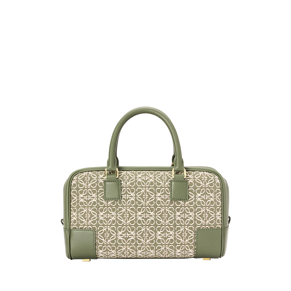 【Loewe】雑誌掲載！泉里香さん愛用の大人気新作バッグが登場！アマソナ23 バッグ (アナグラムジャカード＆カーフ)