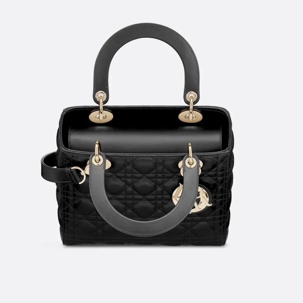 【Dior】朝比奈彩さん、新木優子さん、中村アンさんなど、世界的セレブも愛用する同項 のLADY DIOR ミディアムバッグ!