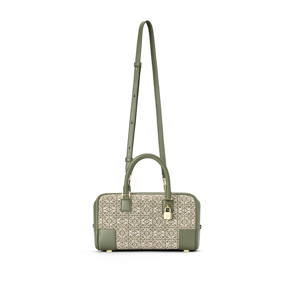 【Loewe】雑誌掲載！泉里香さん愛用の大人気新作バッグが登場！アマソナ23 バッグ (アナグラムジャカード＆カーフ)