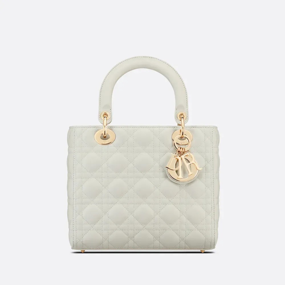 【Dior】朝比奈彩さん、新木優子さん、中村アンさんなど、世界的セレブも愛用する同項 のLADY DIOR ミディアムバッグ!