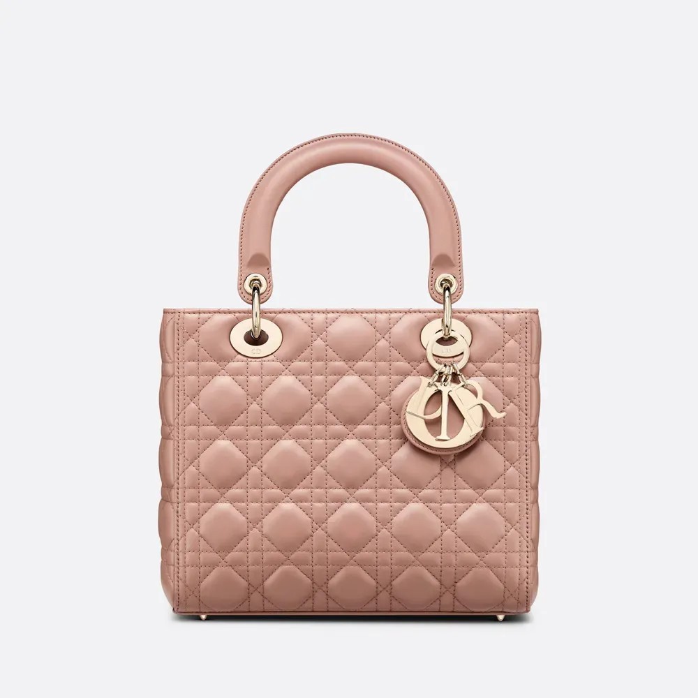 【Dior】朝比奈彩さん、新木優子さん、中村アンさんなど、世界的セレブも愛用する同項 のLADY DIOR ミディアムバッグ!
