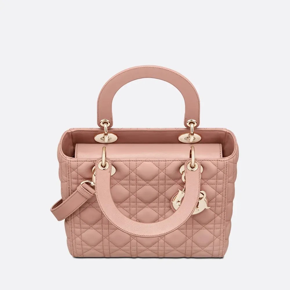 【Dior】朝比奈彩さん、新木優子さん、中村アンさんなど、世界的セレブも愛用する同項 のLADY DIOR ミディアムバッグ!