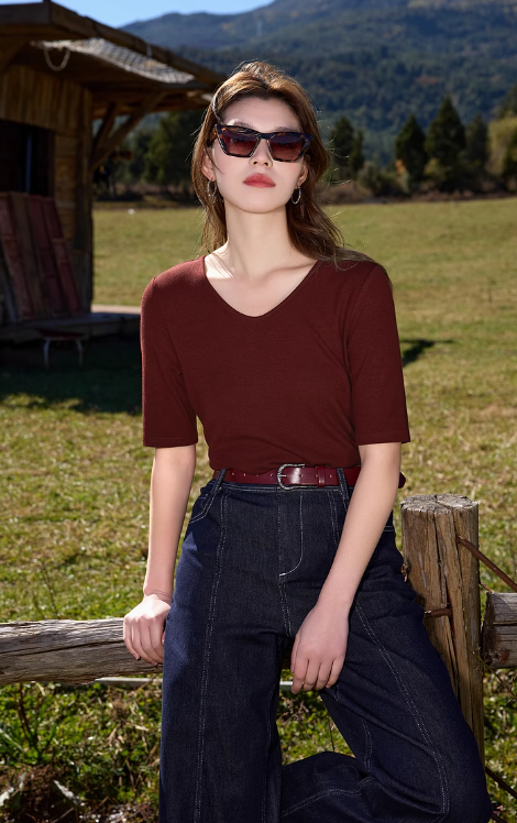 大きいサイズの婦人服2025春新作シンプルVネックベーシックTシャツスリムフィット肩太めMM
