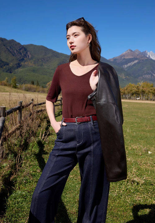 大きいサイズの婦人服2025春新作シンプルVネックベーシックTシャツスリムフィット肩太めMM