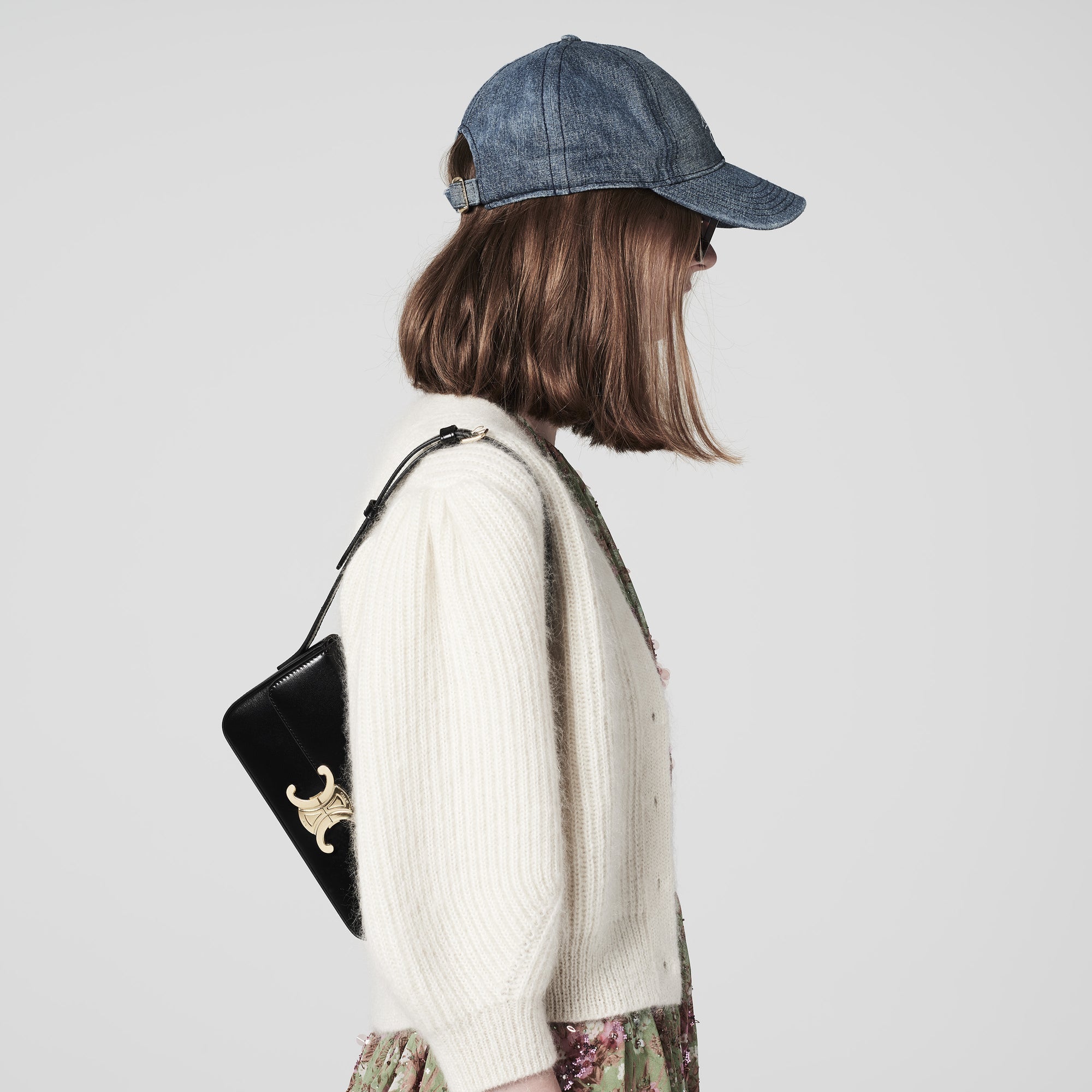 【Celine】トリオンフ ショルダーバッグ TRIOMPHE CANVAS ブラック