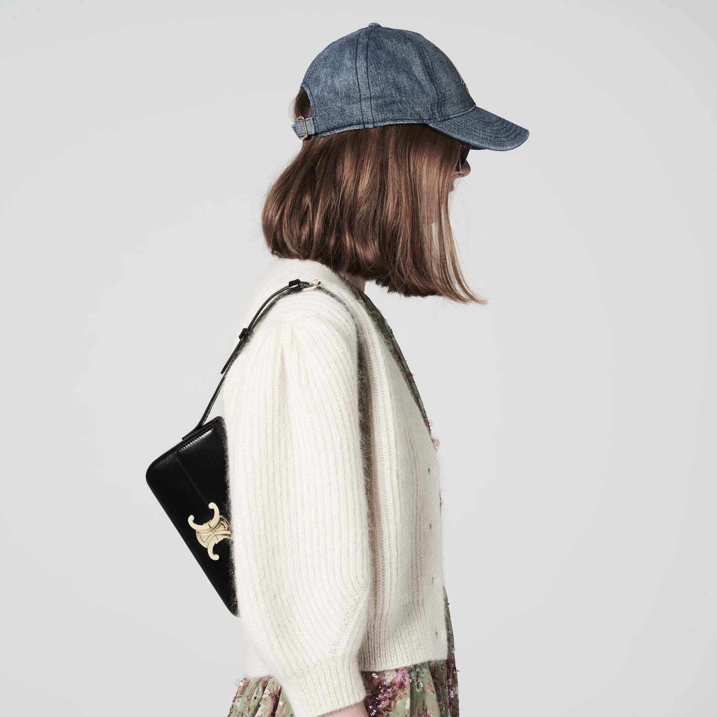 【Celine】トリオンフ ショルダーバッグ TRIOMPHE CANVAS ブラック