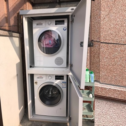 Integrated washing machine cabinet and dryer cabinet