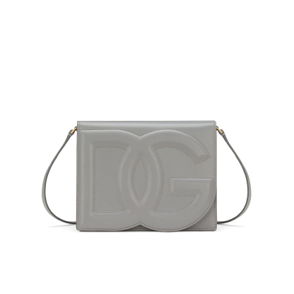 【Dolce & Gabbana】雑誌発行しました！ DGロゴカーフスキンクロスボディバッグが登場★特急配送無料💓日本でも人気急上昇中↑↑↑常に在庫切れ！ ！