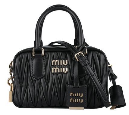 sweet 雑誌掲載!ガーリーな「miumiu(ミュウミュウ」のコーディネートがキュートな吉岡里帆さんが目印